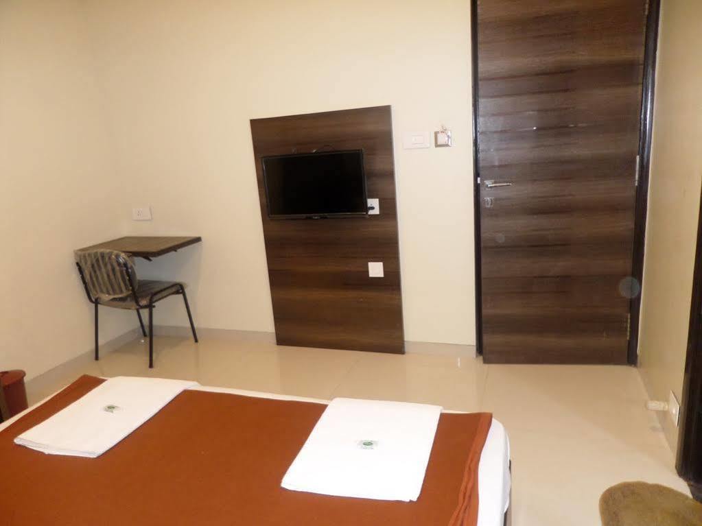 Sai Heera Residency Hotel Shirdi Exterior foto